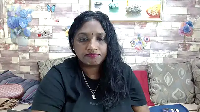 Snapshot of Indian_tracy chatting on 11.24.25 Indian tracy online show from 11.24.25