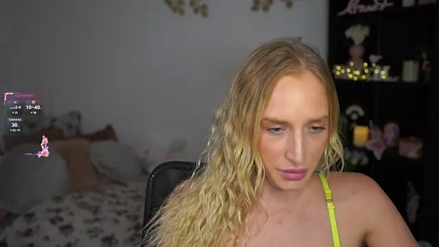 Nicolette  Shea  online show from 12.12.24