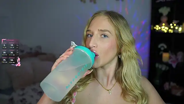 Nicolette  Shea  online show from 01.16.25