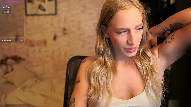 Nicolette  Shea  online show from 01.10.26