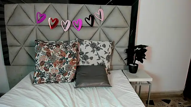 nina pons online show from 02.15.25