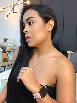 Snapshot of JuanaSimons chatting on 12.19.24 JuanaSimons online show from 12.19.24