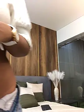 Snapshot of JuanaSimons chatting on 02.01.25 JuanaSimons online show from 02.01.25