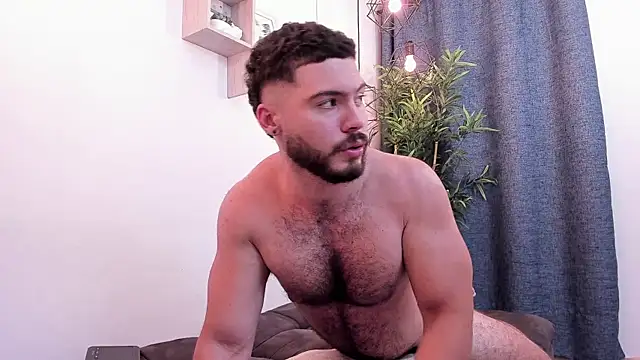 Snapshot of SebastianVilla_ chatting on 01.16.25 SebastianVilla online show from 01.16.25