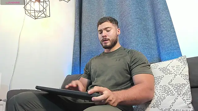 Snapshot of SebastianVilla_ chatting on 02.18.25 SebastianVilla online show from 02.18.25