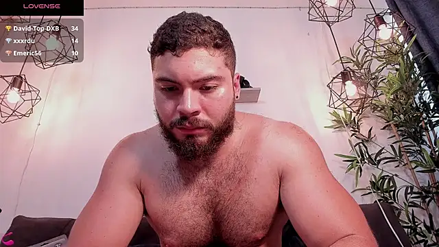 Snapshot of SebastianVilla_ chatting on 03.21.25 SebastianVilla online show from 03.21.25