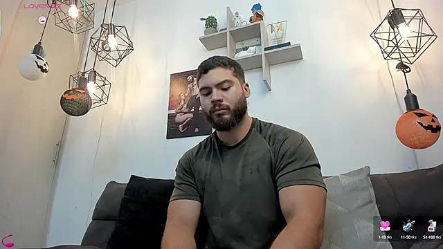 Snapshot of SebastianVilla_ chatting on 10.06.25 SebastianVilla online show from 10.06.25