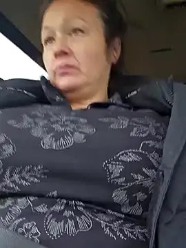 Snapshot of sweetkitty111 chatting on 12.18.24 sweetkitty111 online show from 12.18.24