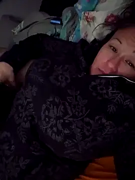 Snapshot of sweetkitty111 chatting on 12.19.24 sweetkitty111 online show from 12.19.24