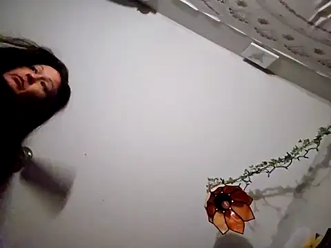 Snapshot of sweetkitty111 chatting on 12.21.24 sweetkitty111 online show from 12.21.24