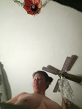 Snapshot of sweetkitty111 chatting on 01.21.25 sweetkitty111 online show from 01.21.25