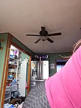 Snapshot of sweetkitty111 chatting on 01.22.25 sweetkitty111 online show from 01.22.25