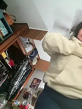 Snapshot of sweetkitty111 chatting on 02.13.25 sweetkitty111 online show from 02.13.25