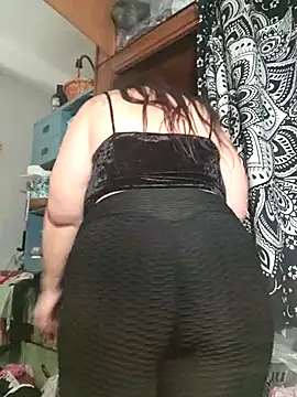 Snapshot of sweetkitty111 chatting on 02.14.25 sweetkitty111 online show from 02.14.25