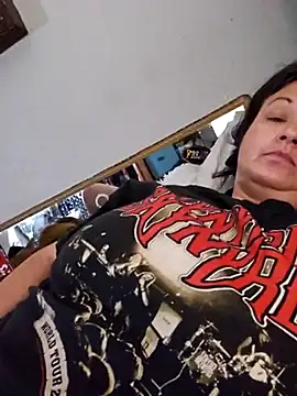 Snapshot of sweetkitty111 chatting on 02.28.25 sweetkitty111 online show from 02.28.25