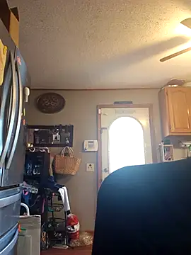 Snapshot of sweetkitty111 chatting on 10.06.25 sweetkitty111 online show from 10.06.25