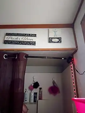 Snapshot of sweetkitty111 chatting on 10.24.25 sweetkitty111 online show from 10.24.25