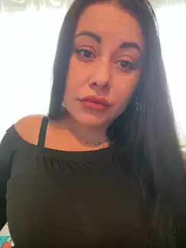 Snapshot of DaisyStreet chatting on 02.15.26 DaisyStreet online show from 02.15.26