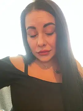 Snapshot of DaisyStreet chatting on 02.21.26 DaisyStreet online show from 02.21.26