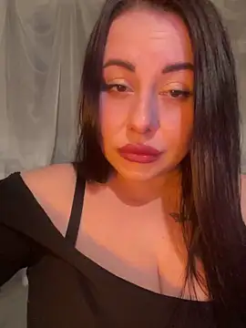 Snapshot of DaisyStreet chatting on 03.22.26 DaisyStreet online show from 03.22.26