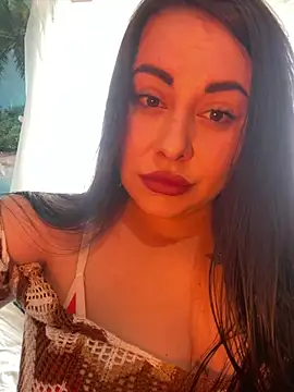 Snapshot of DaisyStreet chatting on 03.26.26 DaisyStreet online show from 03.26.26