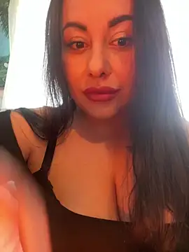 Snapshot of DaisyStreet chatting on 03.28.26 DaisyStreet online show from 03.28.26