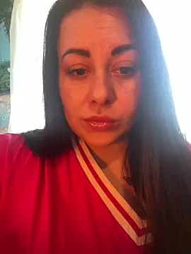 Snapshot of DaisyStreet chatting on 04.06.26 DaisyStreet online show from 04.06.26