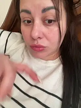 Snapshot of DaisyStreet chatting on 04.07.26 DaisyStreet online show from 04.07.26