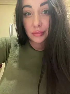 Snapshot of DaisyStreet chatting on 04.12.26 DaisyStreet online show from 04.12.26