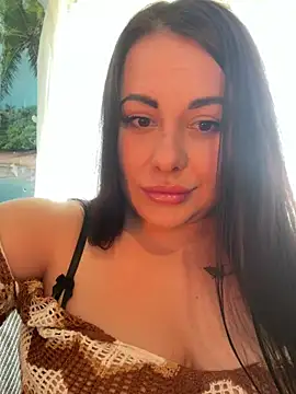 Snapshot of DaisyStreet chatting on 04.15.26 DaisyStreet online show from 04.15.26