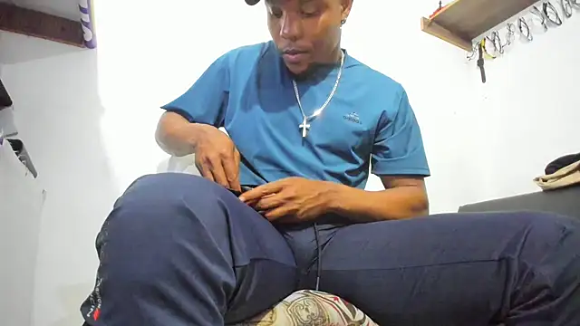 Snapshot of hugo3918_ chatting on 09.28.25 hugo3918 online show from 09.28.25