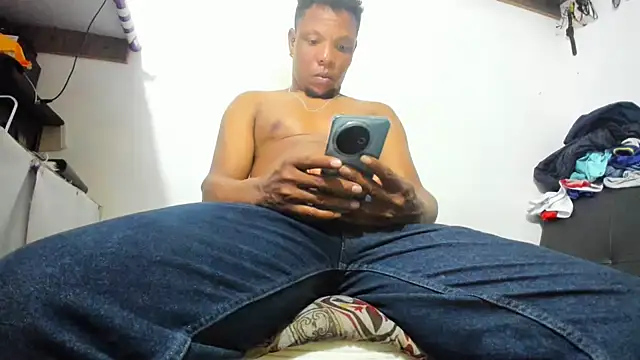 Snapshot of hugo3918_ chatting on 11.24.25 hugo3918 online show from 11.24.25