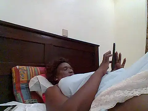 Snapshot of Shaz_brown chatting on 12.15.25 Shaz brown online show from 12.15.25