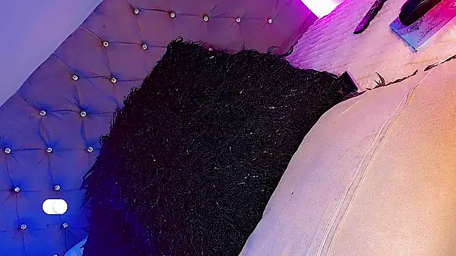 Ashlycuute online show from 12.20.24