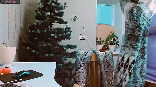 Snapshot of RosaJil chatting on 12.20.24 RosaJil online show from 12.20.24