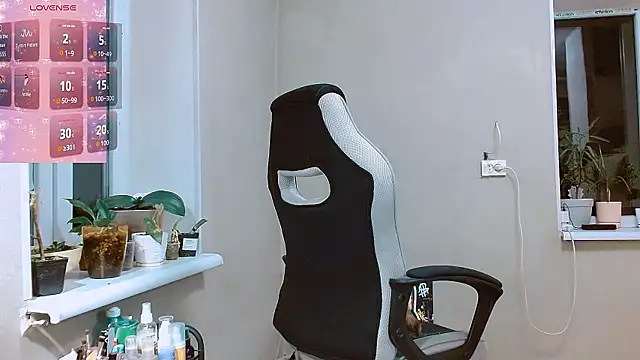 Snapshot of RosaJil chatting on 11.16.25 RosaJil online show from 11.16.25