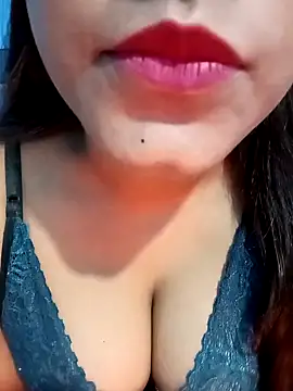 Snapshot of Gulabo-jaan chatting on 12.17.24 Gulabo-jaan online show from 12.17.24