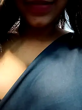 Snapshot of Gulabo-jaan chatting on 12.31.24 Gulabo-jaan online show from 12.31.24