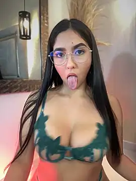 MarianaBenz online show from 03.21.25