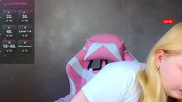 shy blondiee online show from 03.13.25