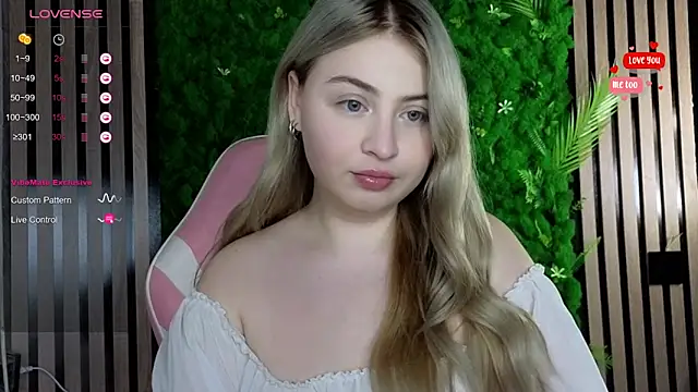 shy blondiee online show from 10.26.25