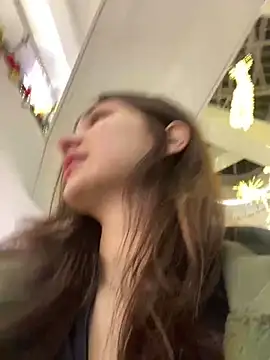 QuitieLia online show from 12.17.24