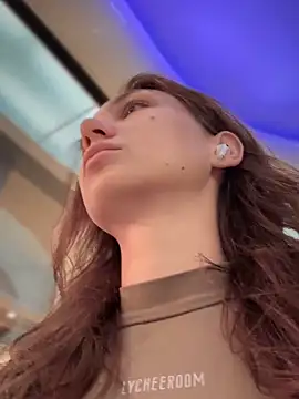 QuitieLia online show from 09.13.25