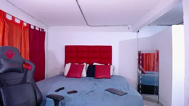 LyonGallego  online show from 02.25.26