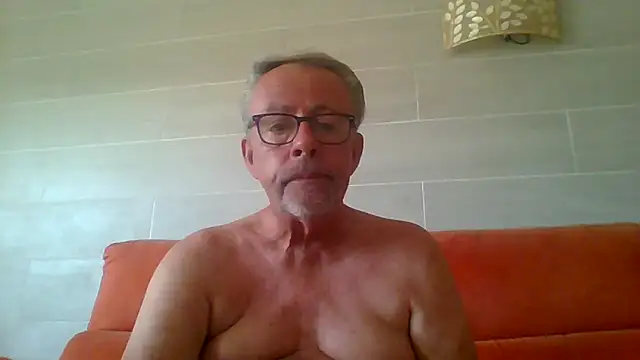 Snapshot of tuggy59 chatting on 06.05.26 tuggy59 online show from 06.05.26