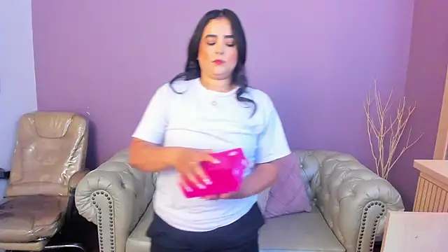 Snapshot of taylor_bennet chatting on 10.14.25 taylor bennet online show from 10.14.25