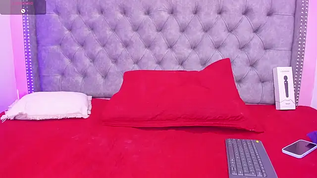 Snapshot of Sofia_Girl_ chatting on 10.26.25 Sofia Girl online show from 10.26.25