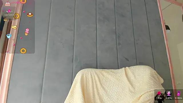 Snapshot of Sassy_Teen chatting on 10.30.25 Sassy Teen online show from 10.30.25