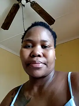 Snapshot of Real1SweetQueen chatting on 02.11.25 Real1SweetQueen online show from 02.11.25