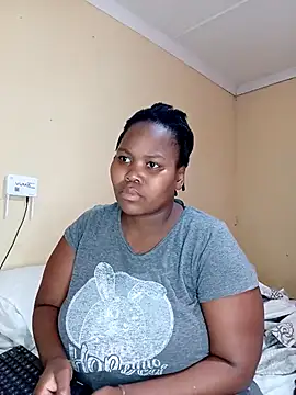 Snapshot of Real1SweetQueen chatting on 02.15.25 Real1SweetQueen online show from 02.15.25